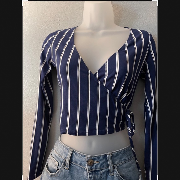 Forever21 Striped blue/white Crop top - Picture 2 of 5